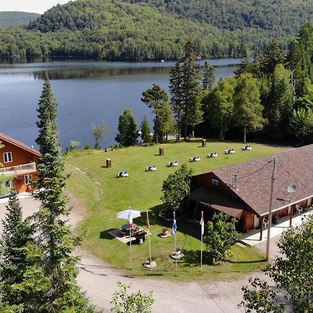 Lac-Saguay Motel Ours Bleu المظهر الخارجي الصورة