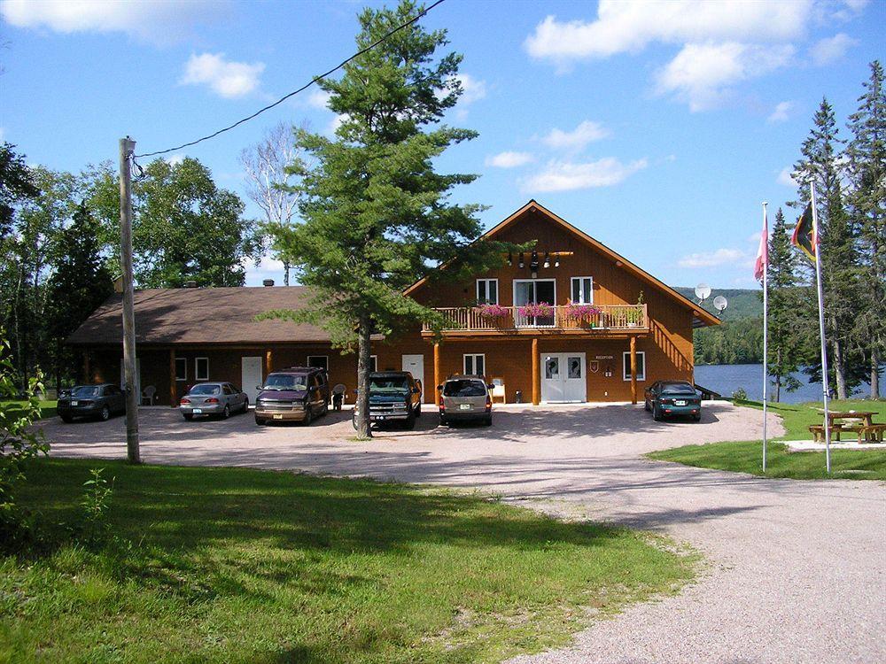 Lac-Saguay Motel Ours Bleu المظهر الخارجي الصورة