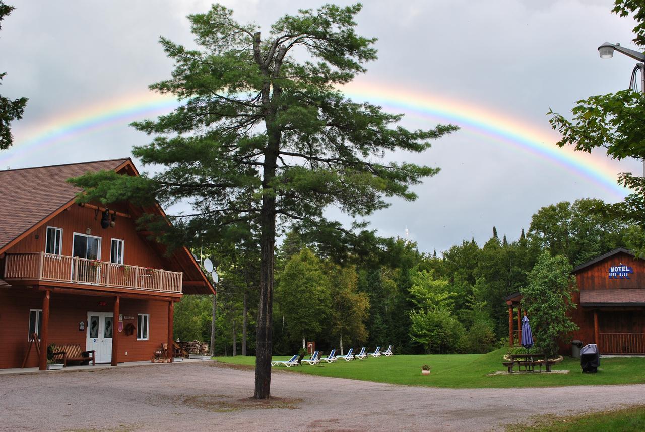 Lac-Saguay Motel Ours Bleu المظهر الخارجي الصورة