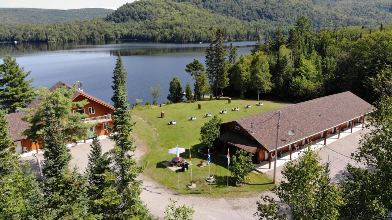 Lac-Saguay Motel Ours Bleu المظهر الخارجي الصورة