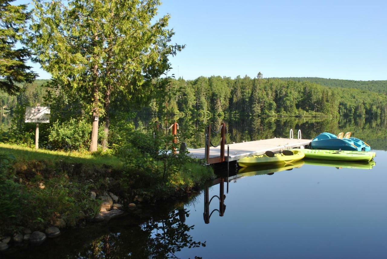 Lac-Saguay Motel Ours Bleu المظهر الخارجي الصورة