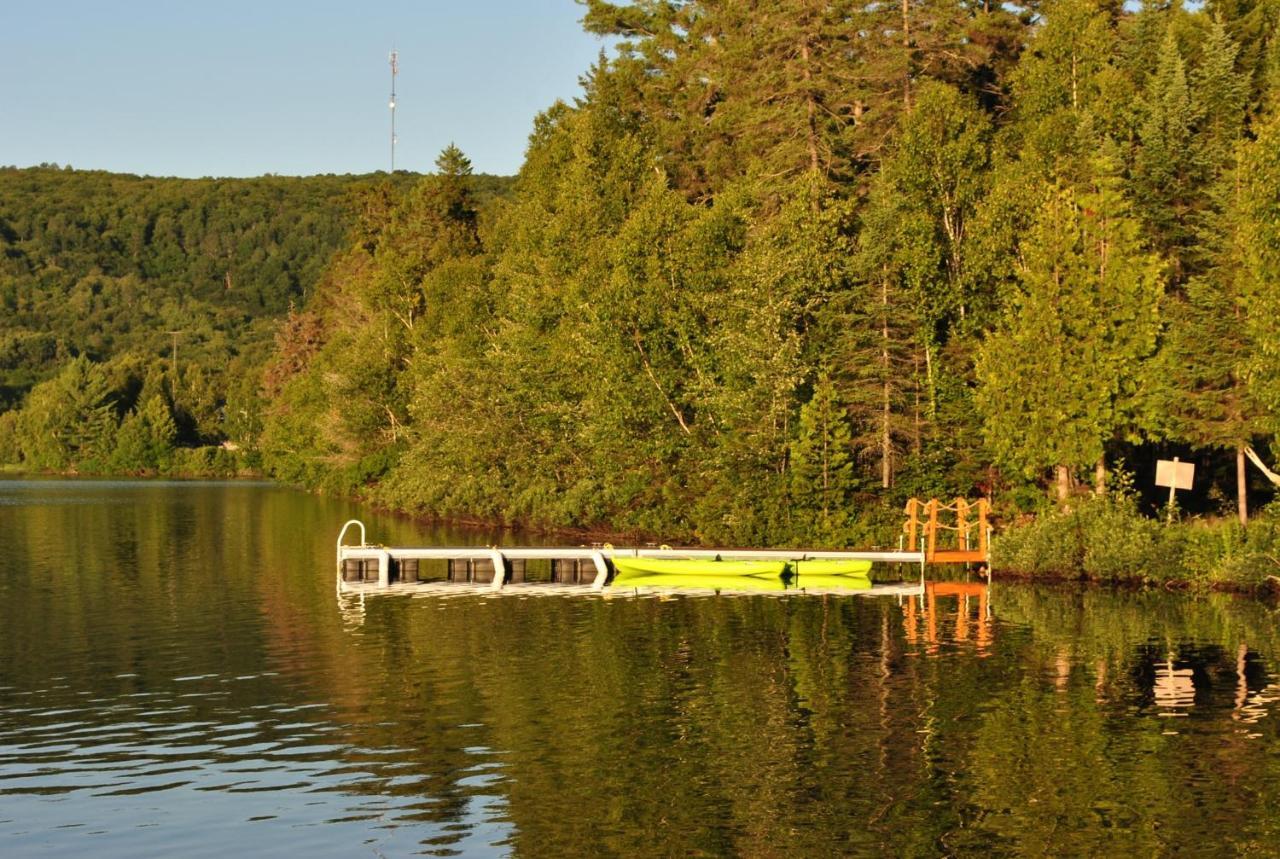 Lac-Saguay Motel Ours Bleu المظهر الخارجي الصورة