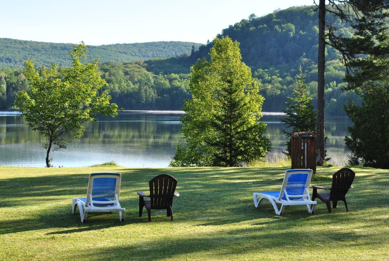 Lac-Saguay Motel Ours Bleu المظهر الخارجي الصورة