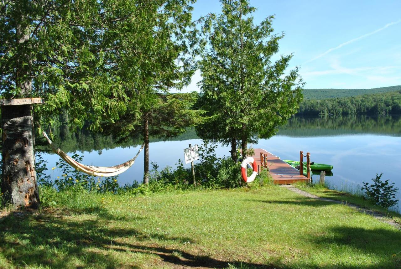 Lac-Saguay Motel Ours Bleu المظهر الخارجي الصورة